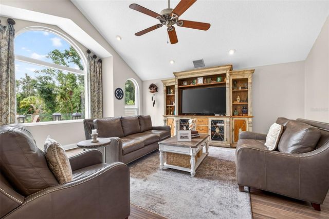 3904 S NINE DRIVE, Valrico, FL 33596