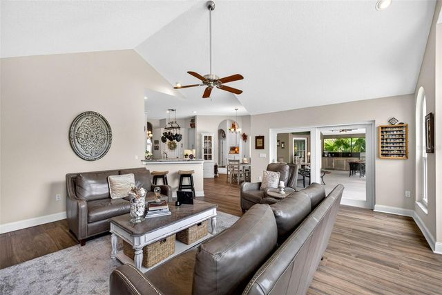 3904 S NINE DRIVE, Valrico, FL 33596
