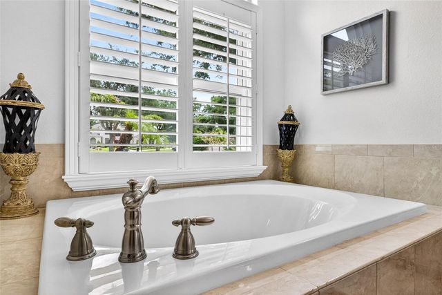 3904 S NINE DRIVE, Valrico, FL 33596