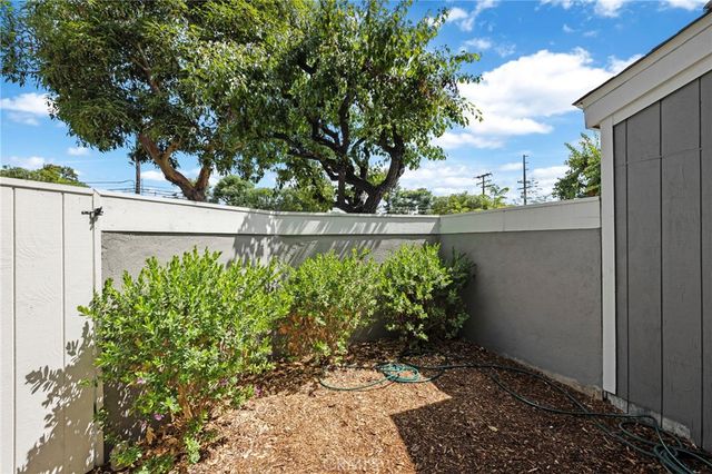 2640 W Segerstrom Ave. B, Santa Ana, CA 92704