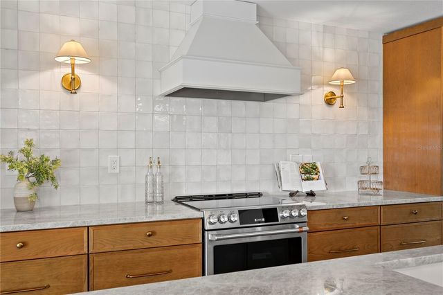 1182 41ST AVENUE NE, St Petersburg, FL 33703