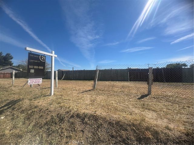 4 Ave Q4, Sun Village, CA 93543