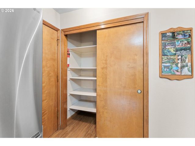 3993 MAPLETON Dr, West Linn, OR 97068