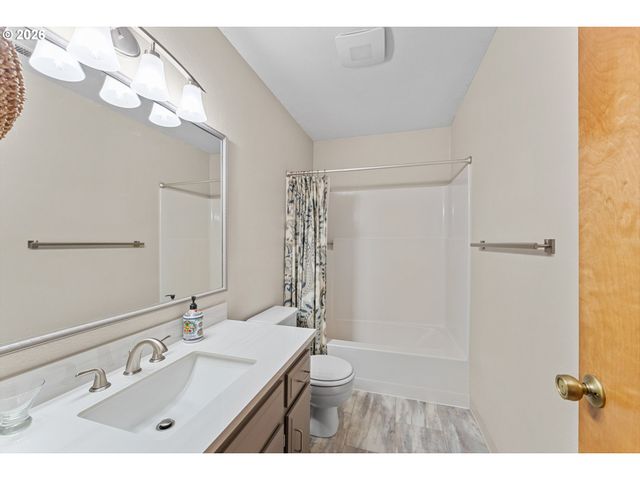 3993 MAPLETON Dr, West Linn, OR 97068