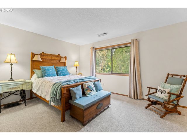 3993 MAPLETON Dr, West Linn, OR 97068