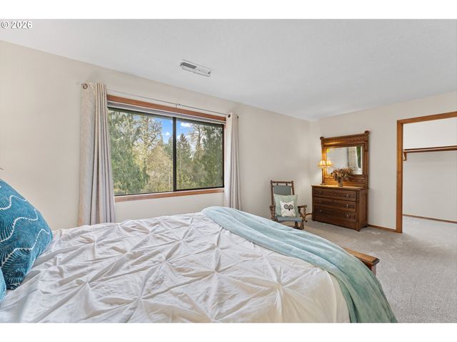 3993 MAPLETON Dr, West Linn, OR 97068