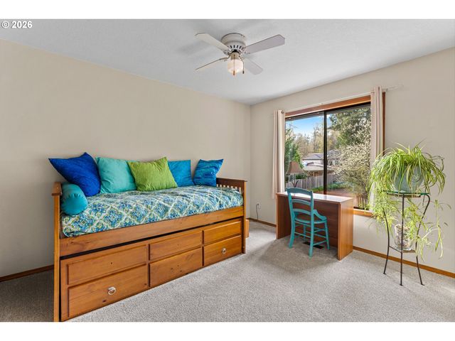 3993 MAPLETON Dr, West Linn, OR 97068