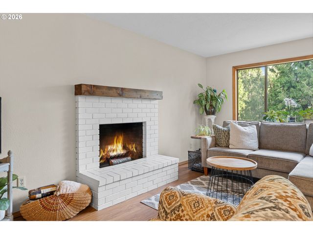 3993 MAPLETON Dr, West Linn, OR 97068