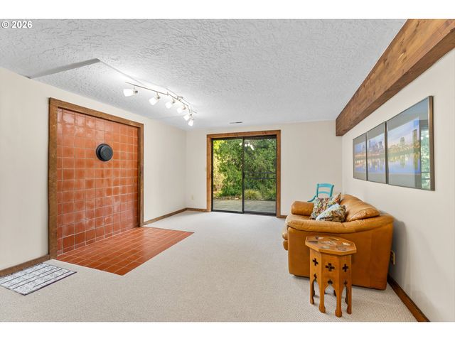 3993 MAPLETON Dr, West Linn, OR 97068