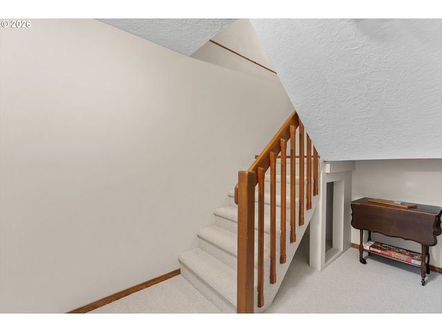 3993 MAPLETON Dr, West Linn, OR 97068