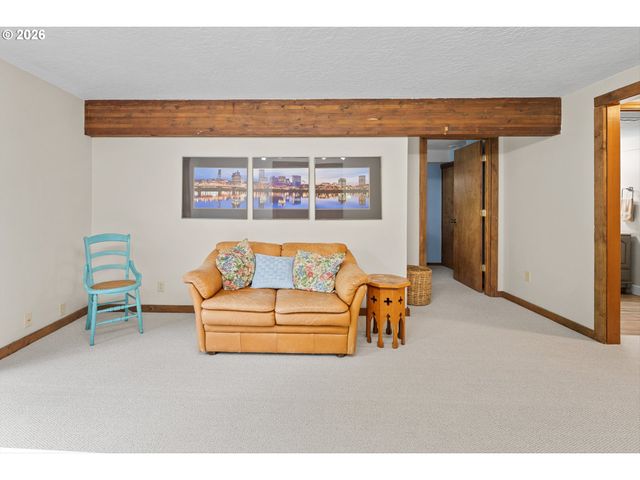 3993 MAPLETON Dr, West Linn, OR 97068