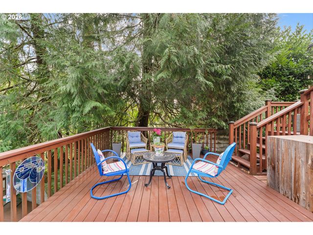 3993 MAPLETON Dr, West Linn, OR 97068