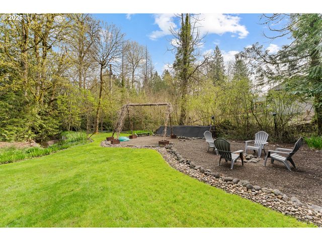 3993 MAPLETON Dr, West Linn, OR 97068