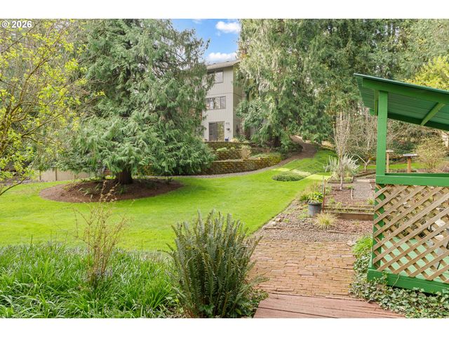 3993 MAPLETON Dr, West Linn, OR 97068