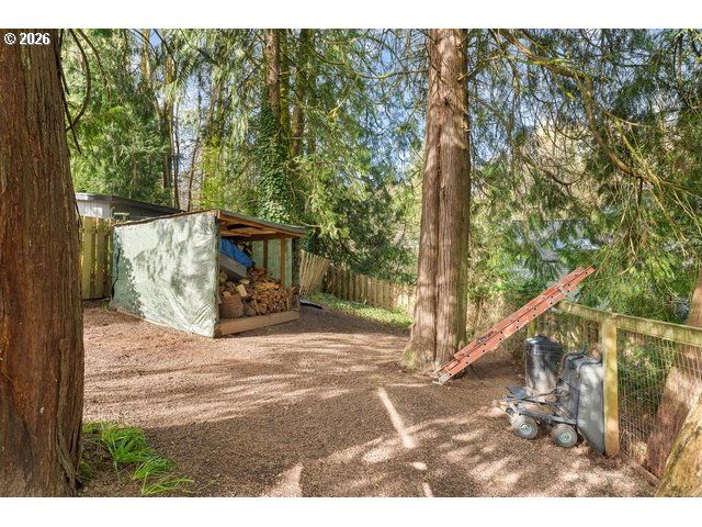 3993 MAPLETON Dr, West Linn, OR 97068