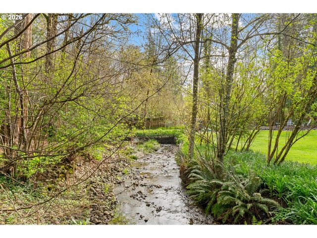 3993 MAPLETON Dr, West Linn, OR 97068