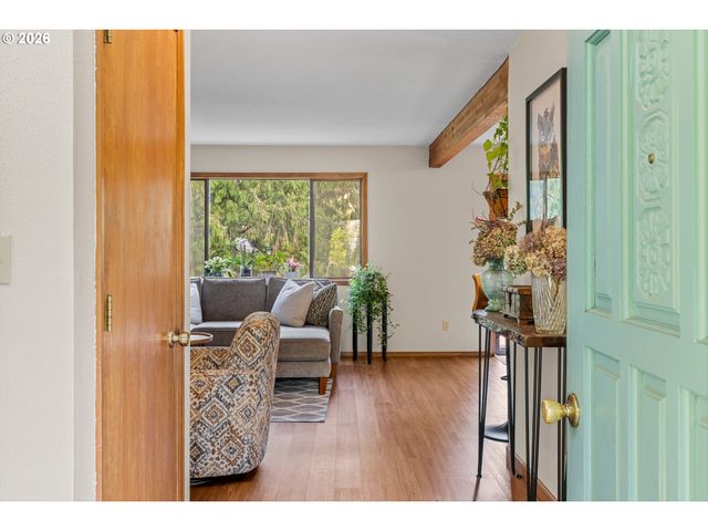 3993 MAPLETON Dr, West Linn, OR 97068