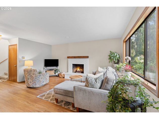 3993 MAPLETON Dr, West Linn, OR 97068