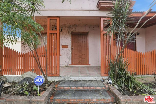 14308 Califa Street, Van Nuys (los Angeles), CA 91401