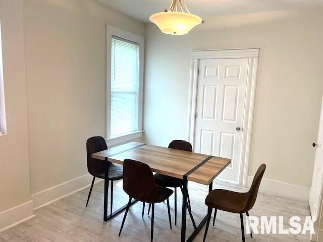 930 N 8TH Street, Springfield, IL 62702