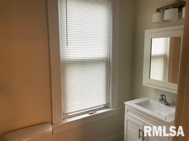 930 N 8TH Street, Springfield, IL 62702