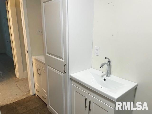 930 N 8TH Street, Springfield, IL 62702