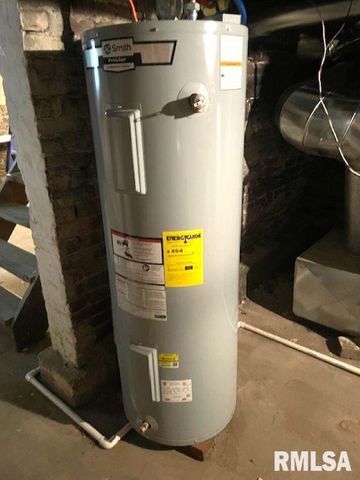 930 N 8TH Street, Springfield, IL 62702