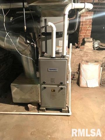 930 N 8TH Street, Springfield, IL 62702