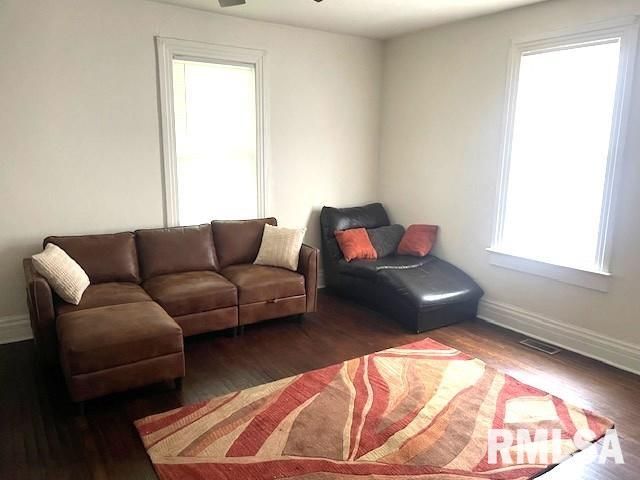 930 N 8TH Street, Springfield, IL 62702