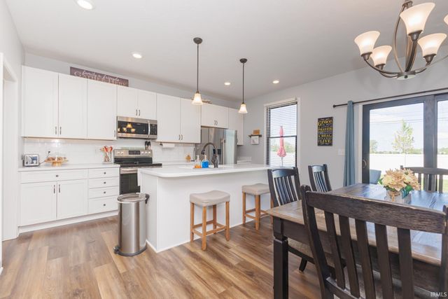 805 N Wild Pine Drive, Yorktown, IN 47396