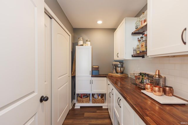 805 N Wild Pine Drive, Yorktown, IN 47396