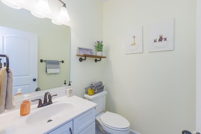 805 N Wild Pine Drive, Yorktown, IN 47396