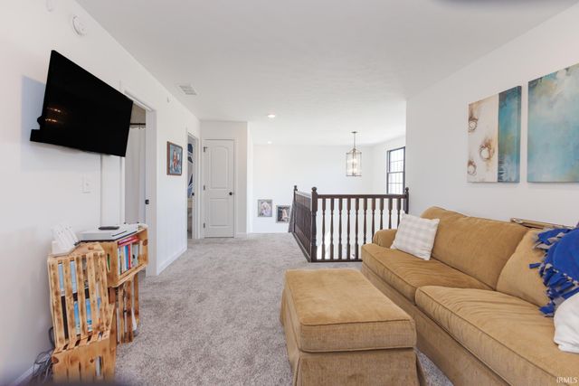 805 N Wild Pine Drive, Yorktown, IN 47396