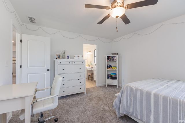 805 N Wild Pine Drive, Yorktown, IN 47396