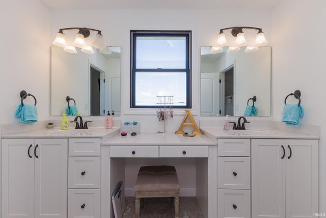 805 N Wild Pine Drive, Yorktown, IN 47396