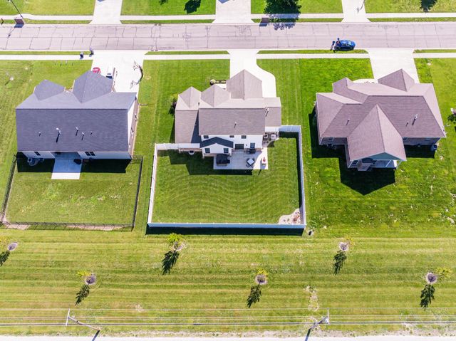 805 N Wild Pine Drive, Yorktown, IN 47396