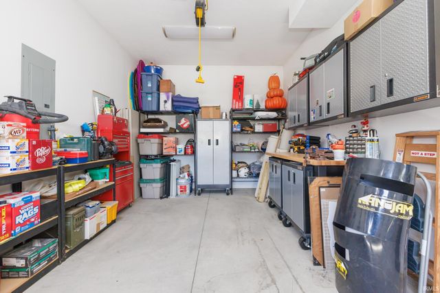 805 N Wild Pine Drive, Yorktown, IN 47396