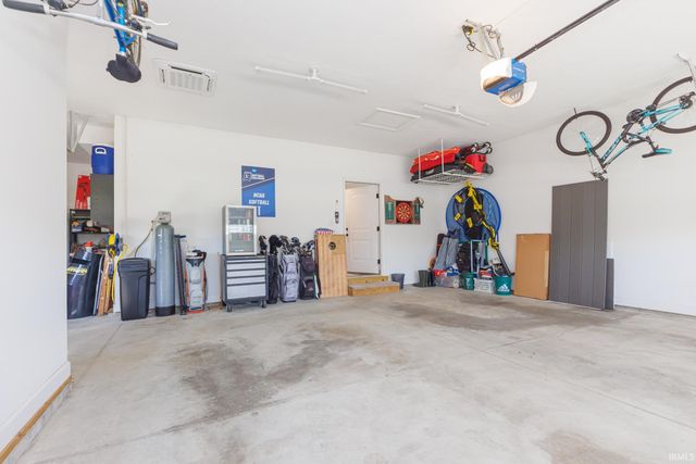 805 N Wild Pine Drive, Yorktown, IN 47396