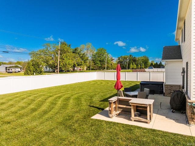 805 N Wild Pine Drive, Yorktown, IN 47396