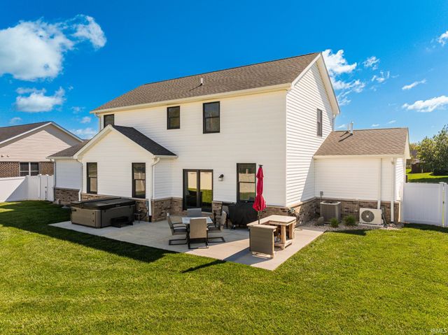 805 N Wild Pine Drive, Yorktown, IN 47396