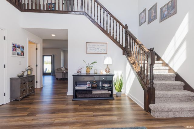 805 N Wild Pine Drive, Yorktown, IN 47396