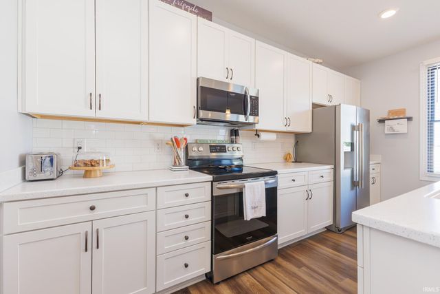 805 N Wild Pine Drive, Yorktown, IN 47396