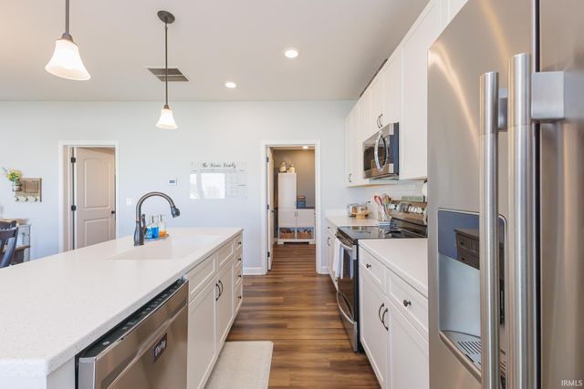 805 N Wild Pine Drive, Yorktown, IN 47396