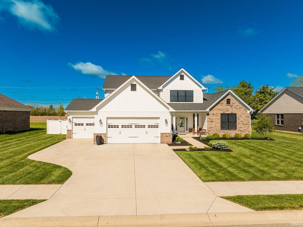 805 N Wild Pine Drive, Yorktown, IN 47396