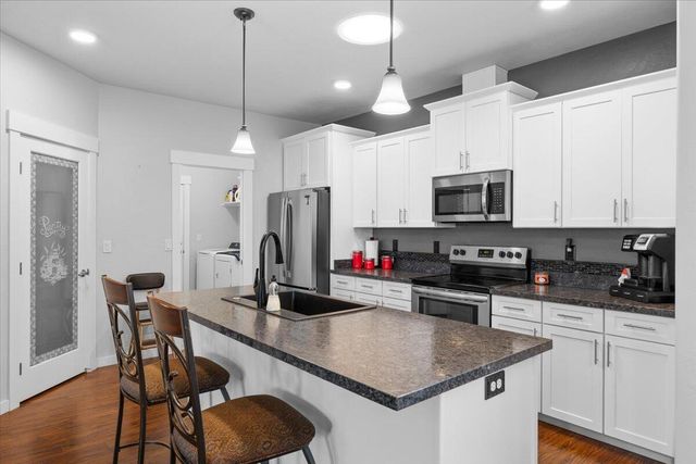 672 Heber Lane, Medford, OR 97501