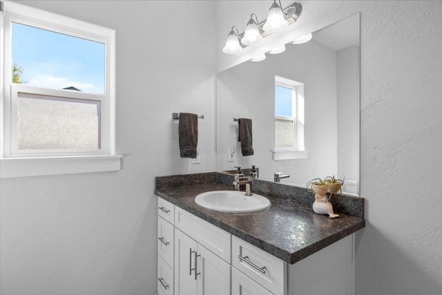 672 Heber Lane, Medford, OR 97501