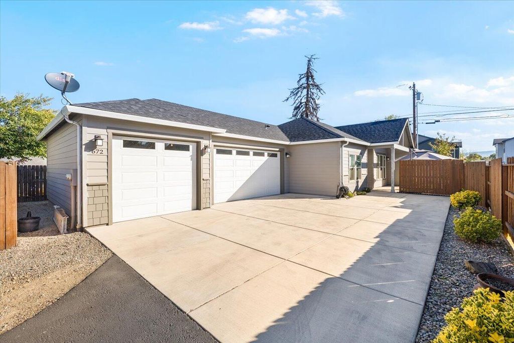 672 Heber Lane, Medford, OR 97501