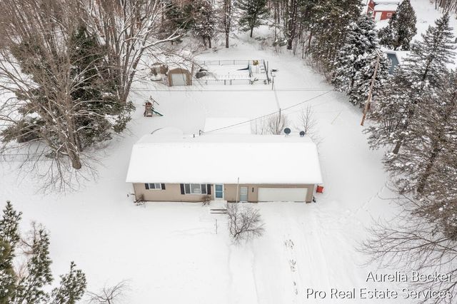 225 11 Mile Road, Sparta, MI 49345