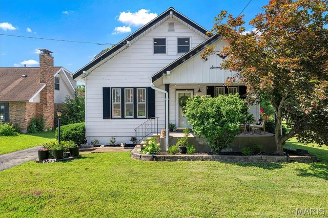 7012 S Rock Hill Road, St Louis, MO 63123