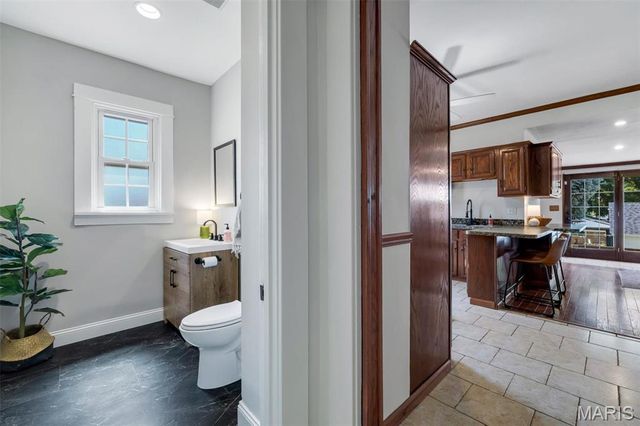 7012 S Rock Hill Road, St Louis, MO 63123